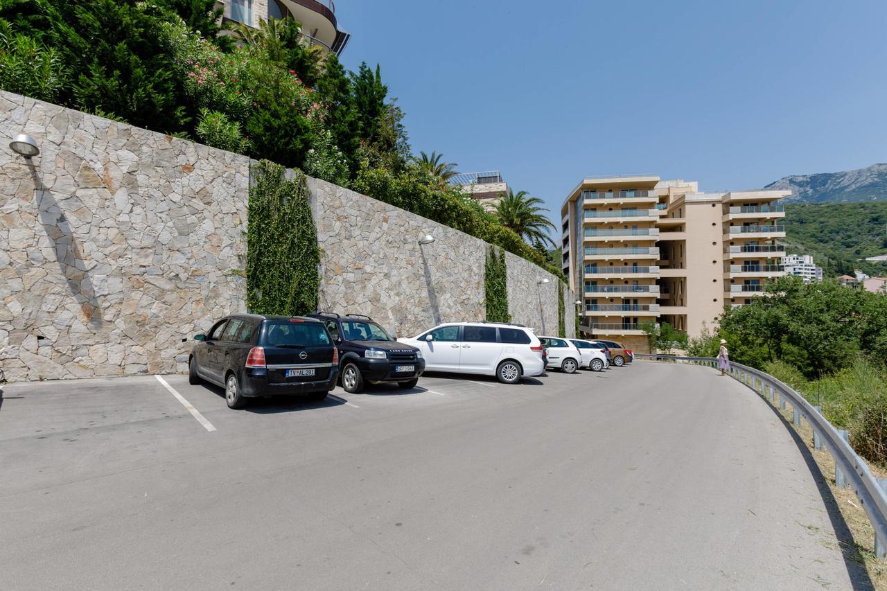 Lux Apartments Harmonia Budva Bagian luar foto